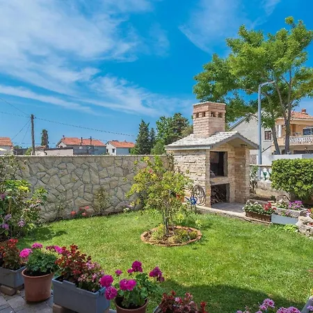 In Privlaka Mit Grill, Garten Und Terrasse *